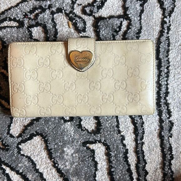 Gucci Handbags - Gucci Wallet 